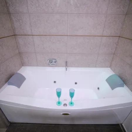 Manfredoniajacuzzi Couette-café 4*